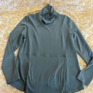 ORVIS NWOT blue green cooling pullover, size medium.